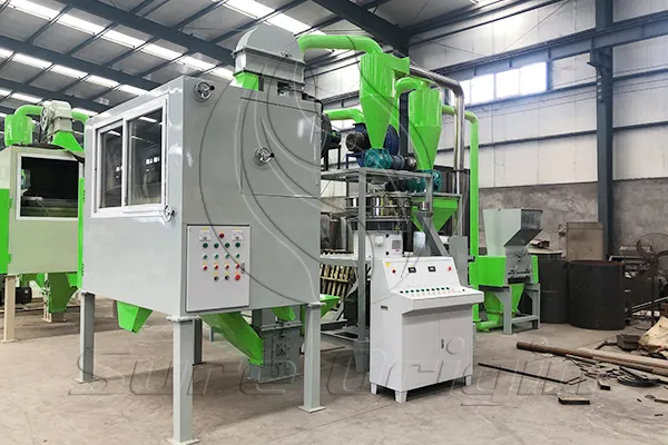 Un cliente canadiense visita una fábrica de Sure Origin y planea un pedido inicial de dos máquinas